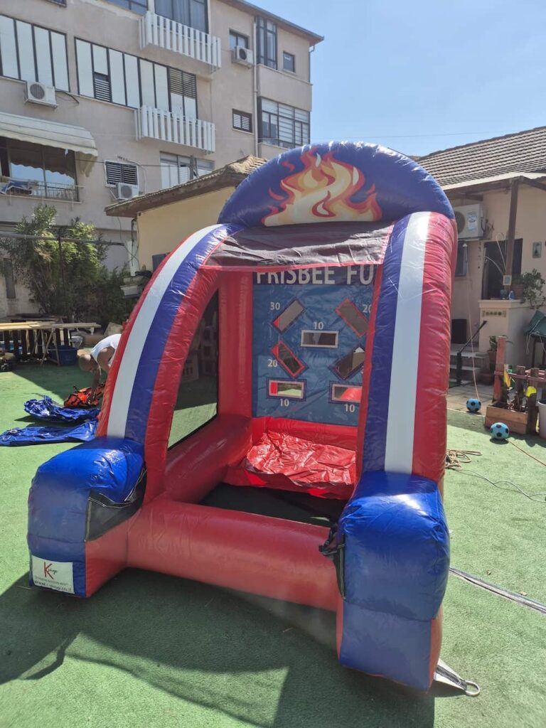 קליעה למטרה במתקן מתנפח
