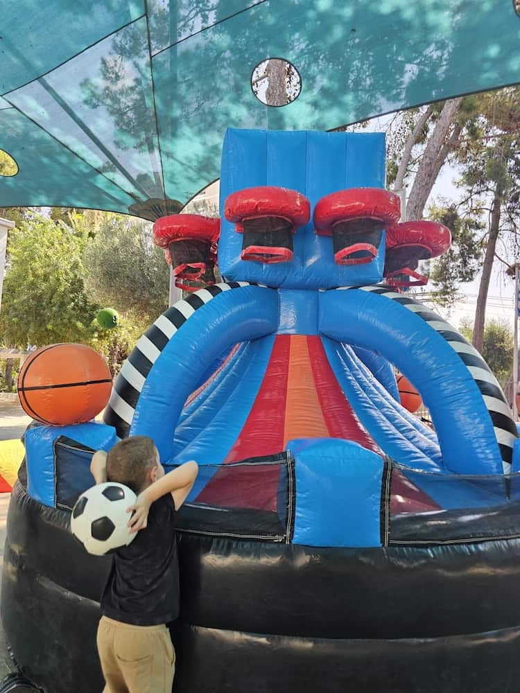 מתנפח כדורסל ענק